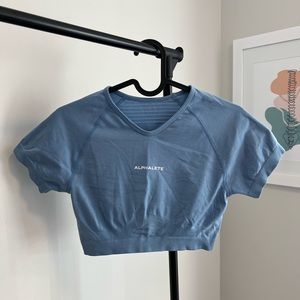 Alphalete v neck crop top